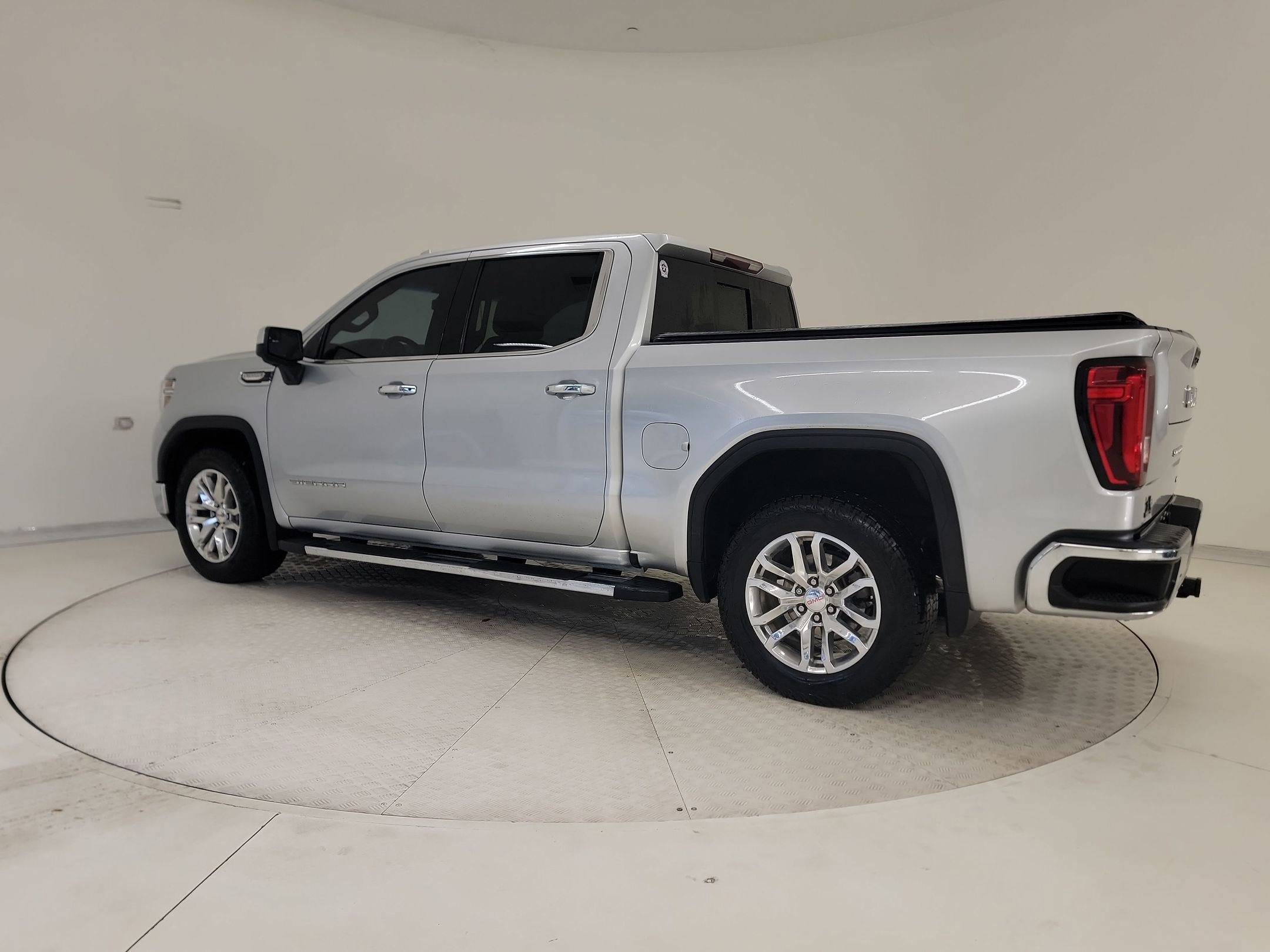 Used 2020 GMC Sierra 1500 SLT image 3
