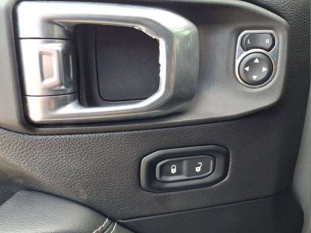 Used 2023 Jeep Wrangler Unlimited Sahara AWD/4WD image 20