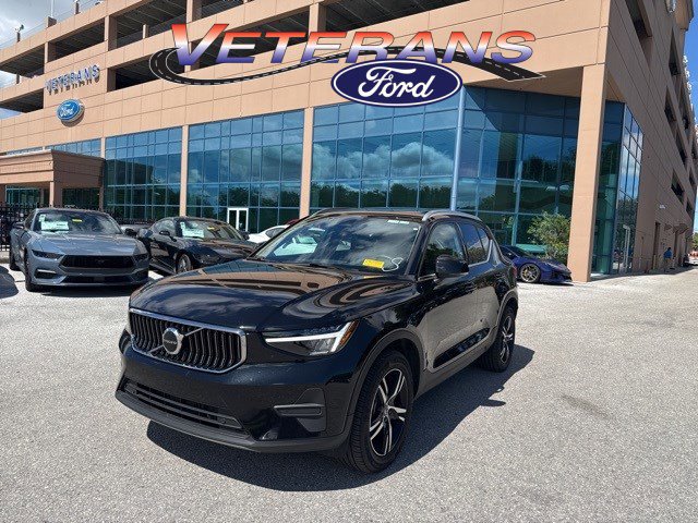 Used 2025 Volvo XC40 B5 Core
