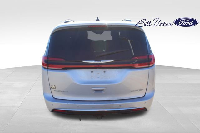 Used 2023 Chrysler Pacifica Limited image 4