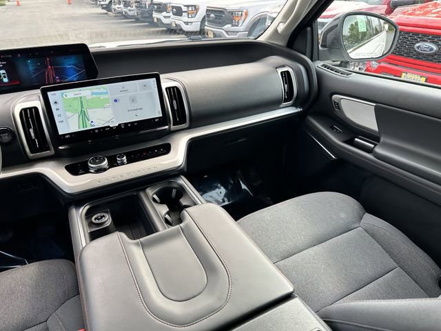 Certified 2025 Ford Expedition Active AWD/4WD image 18