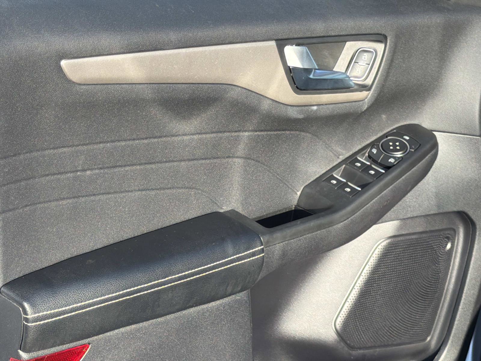 Certified 2022 Ford Escape SEL FWD image 11