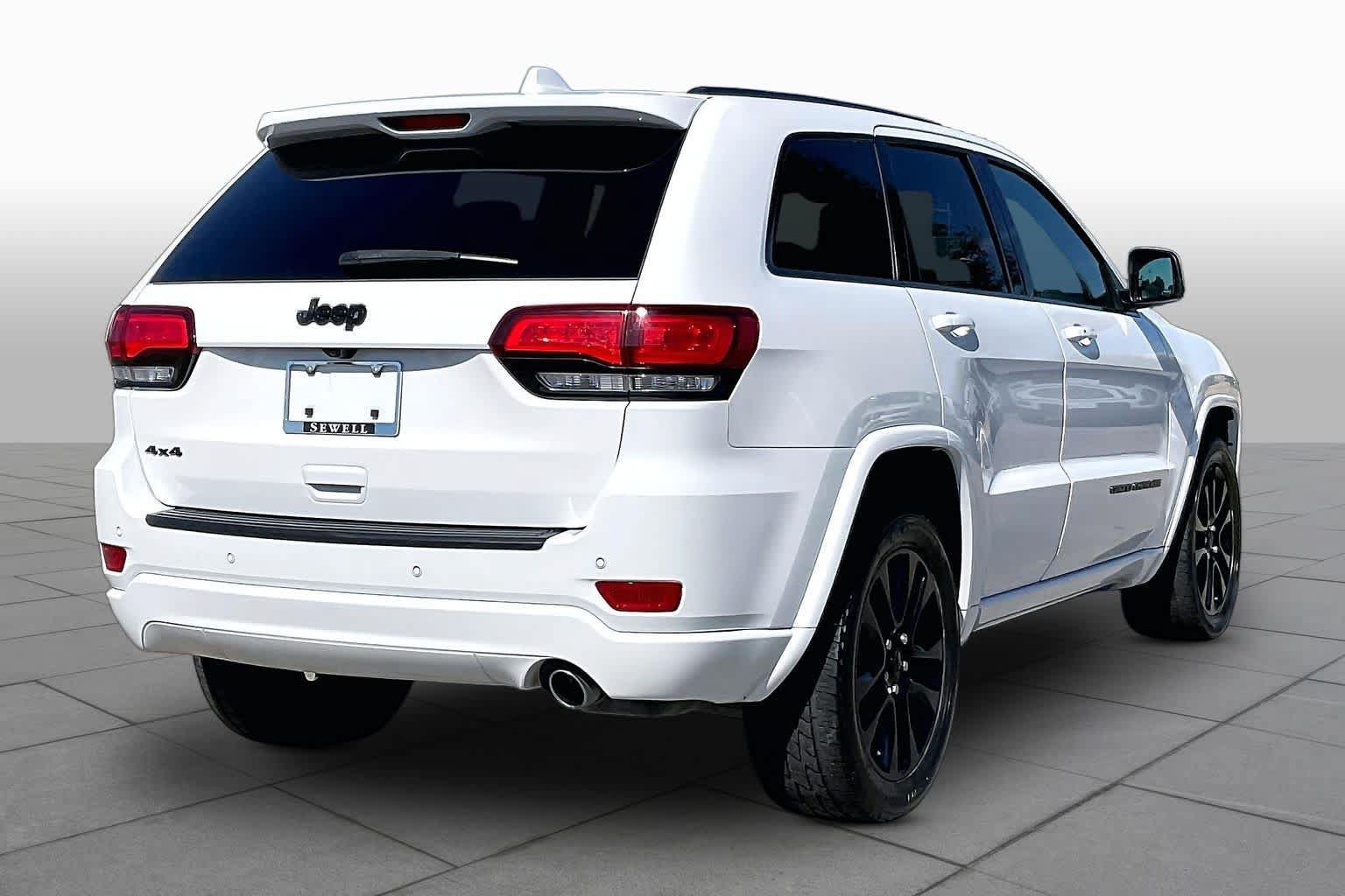 Used 2020 Jeep Grand Cherokee Altitude AWD/4WD image 13