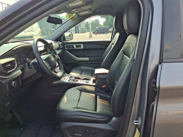 Certified 2023 Ford Explorer XLT w/ Equipment Group 202A AWD/4WD image 13