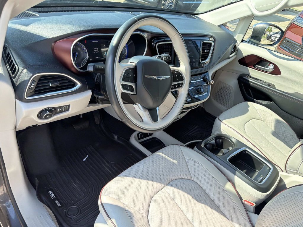 Used 2020 Chrysler Pacifica Limited w/ Advanced Safetytec Group FWD image 21