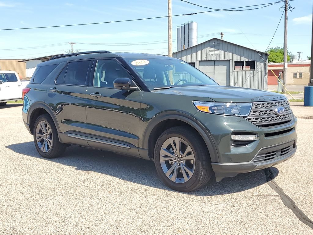 Certified 2024 Ford Explorer XLT w/ Equipment Group 202A AWD/4WD image 3