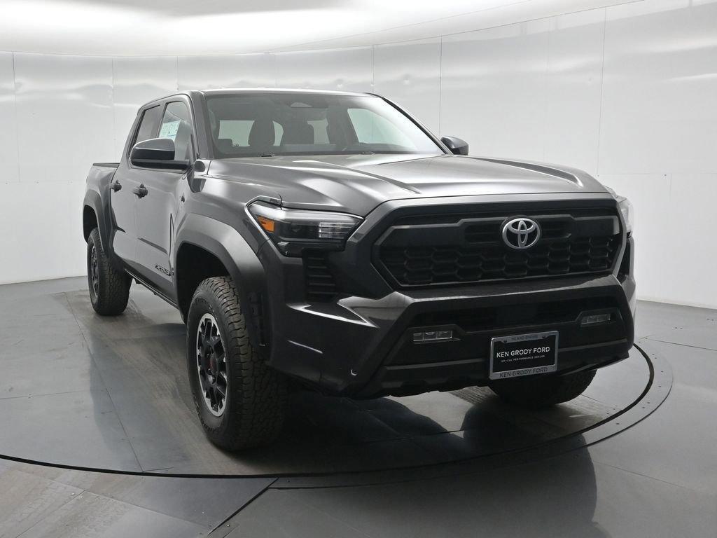 Used 2024 Toyota Tacoma TRD Off-Road image 2