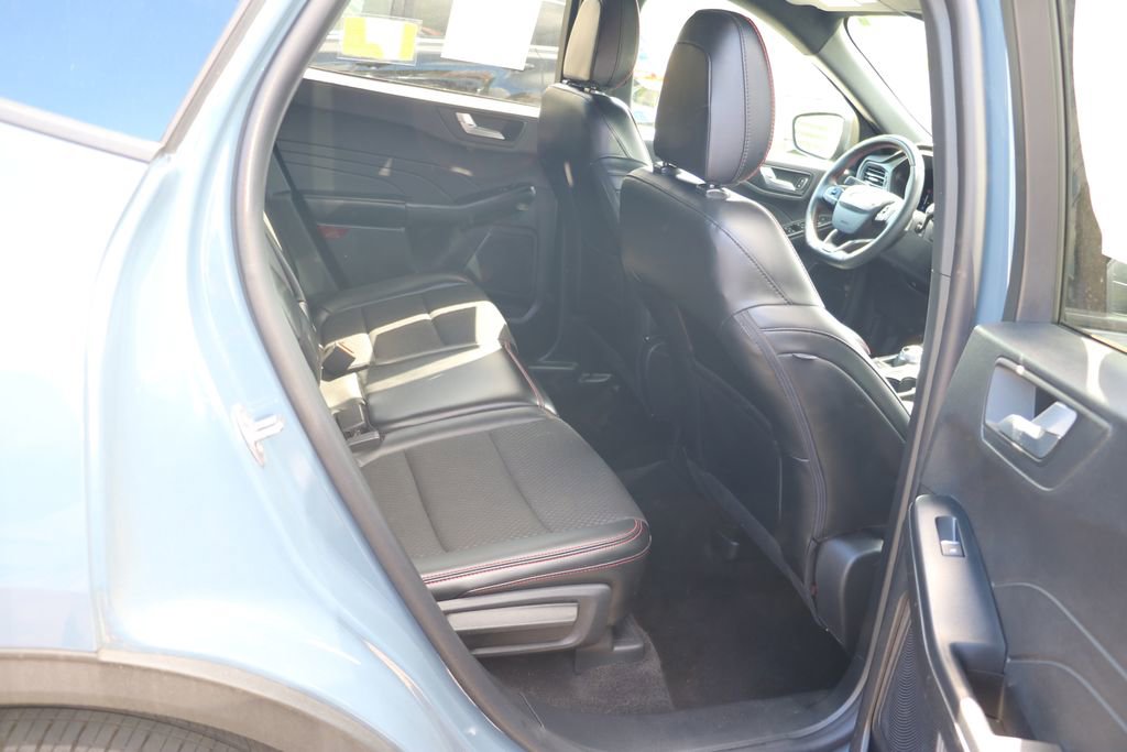Certified 2025 Ford Escape ST-Line Select AWD/4WD image 24