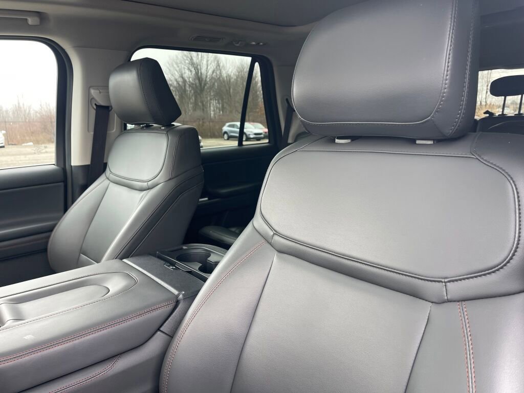 Certified 2025 Ford Expedition Active image 13