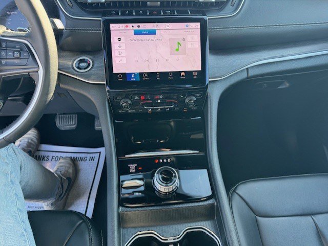 Used 2024 Jeep Grand Cherokee Limited w/ Black Appearance Package image 17