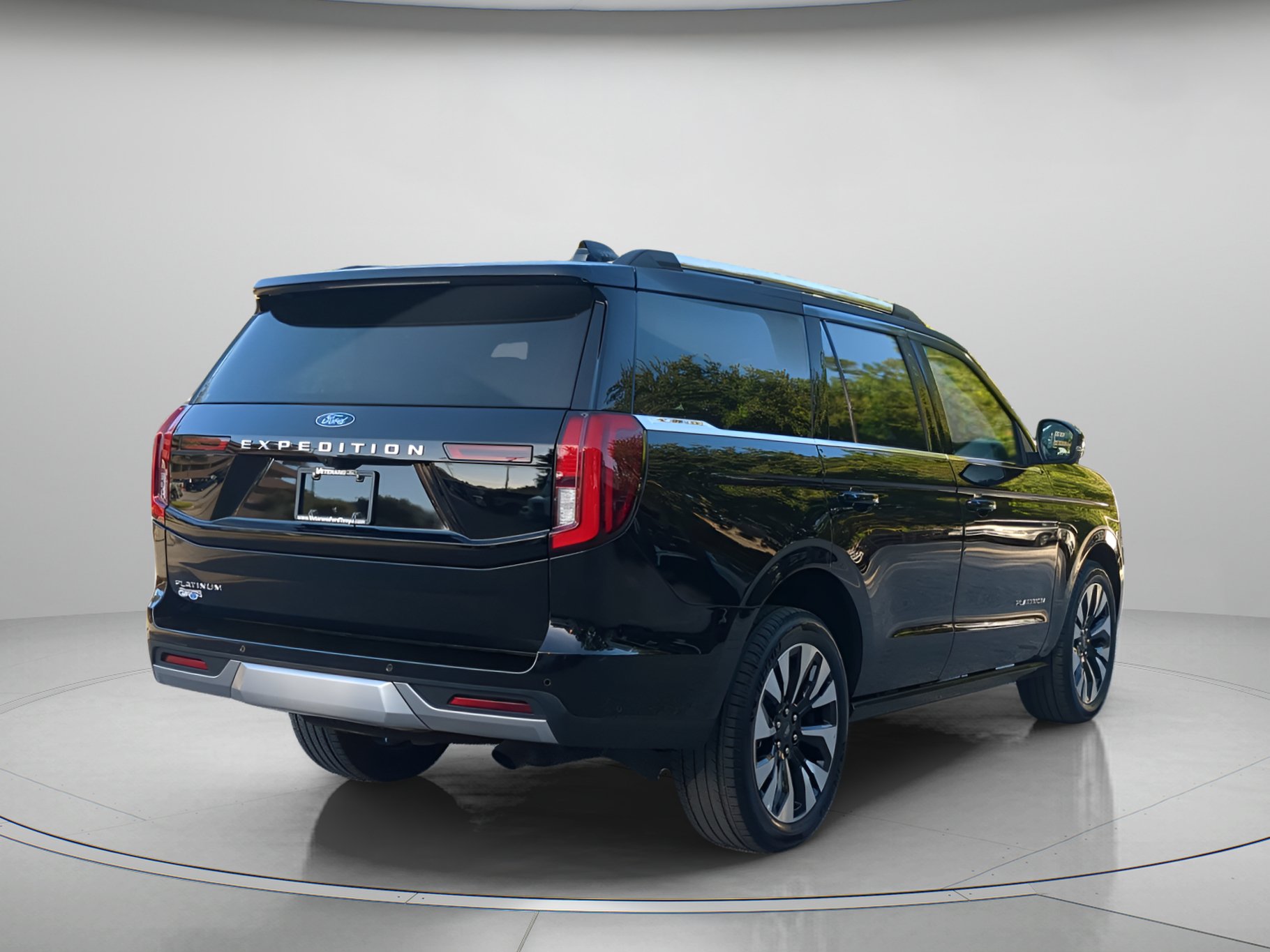 Certified 2025 Ford Expedition Platinum w/ Driver's Package AWD/4WD image 40