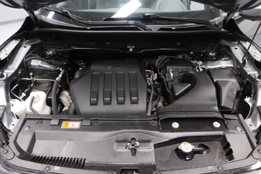 Used 2025 Mitsubishi Eclipse Cross SEL AWD/4WD image 18
