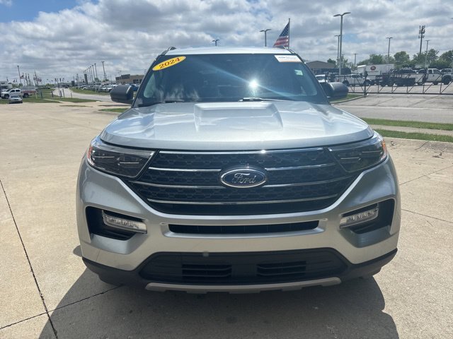 Certified 2024 Ford Explorer XLT w/ Equipment Group 202A AWD/4WD image 4