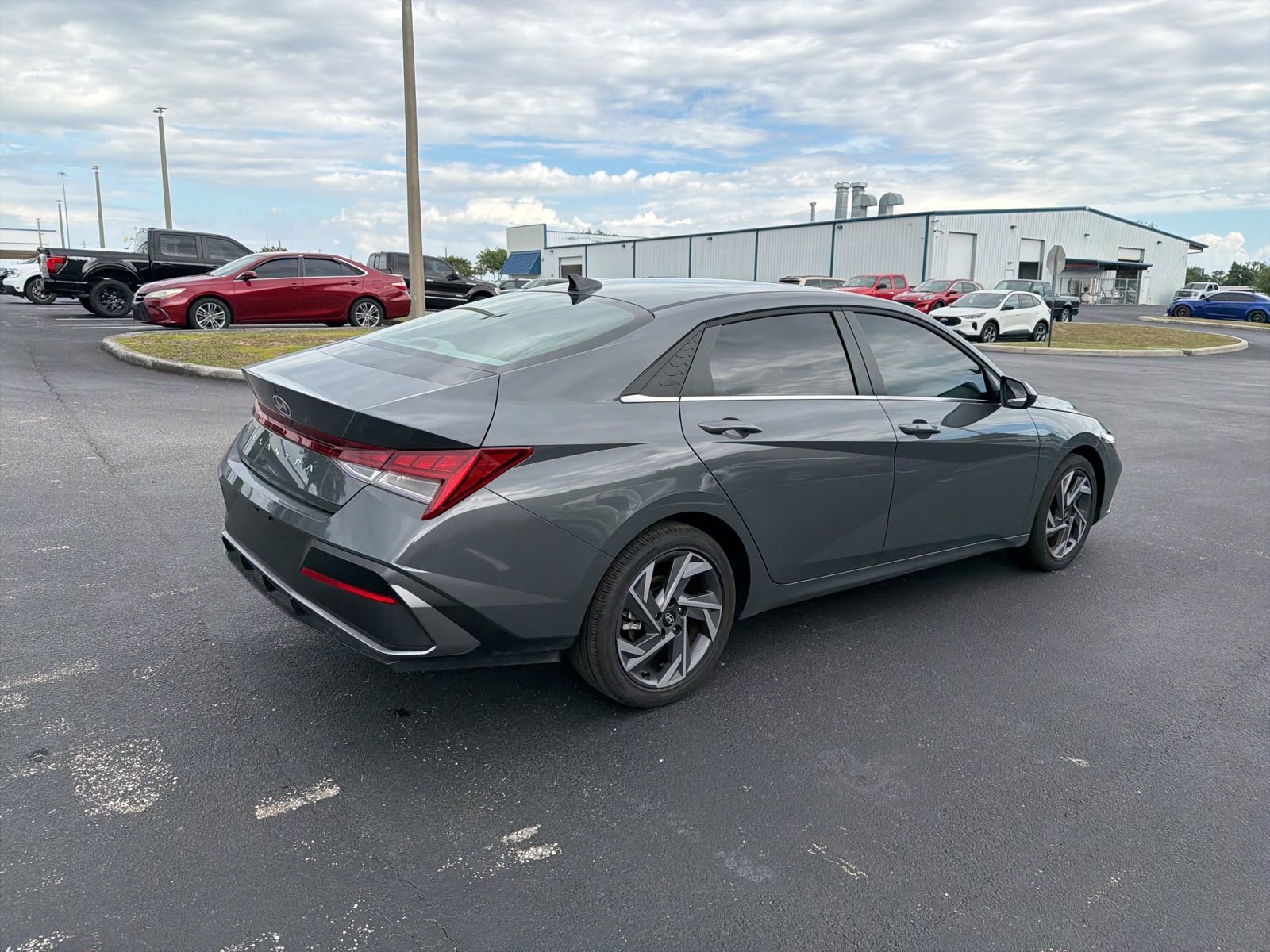 Used 2025 Hyundai Elantra SEL FWD image 6