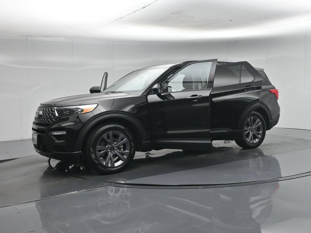 Certified 2023 Ford Explorer XLT w/ Equipment Group 202A RWD image 6