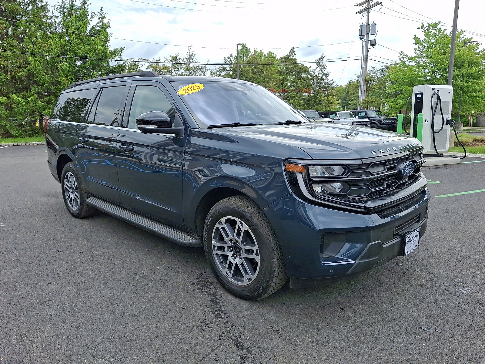 Certified 2025 Ford Expedition Max Active AWD/4WD image 3