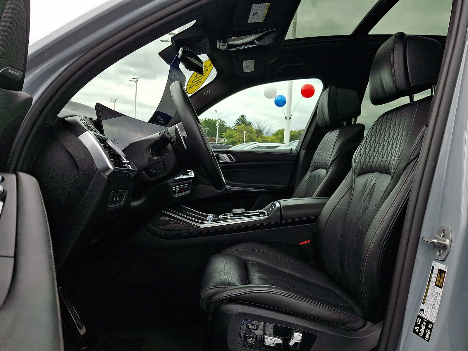 Used 2025 BMW X7 M60i AWD/4WD image 16