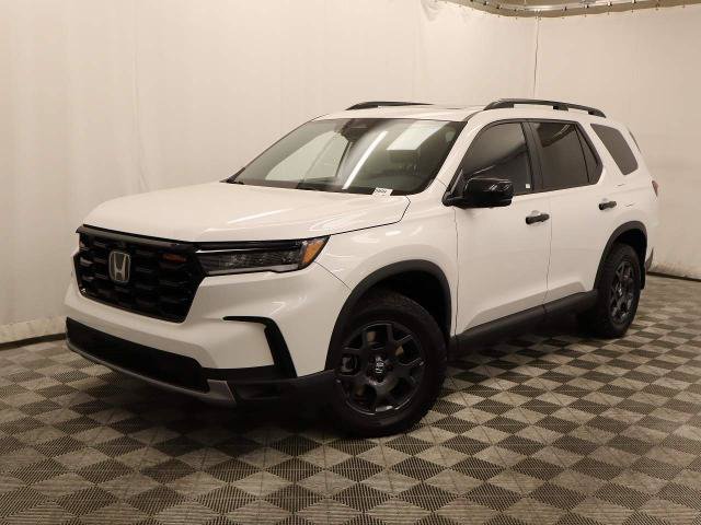 Used 2025 Honda Pilot TrailSport image 24