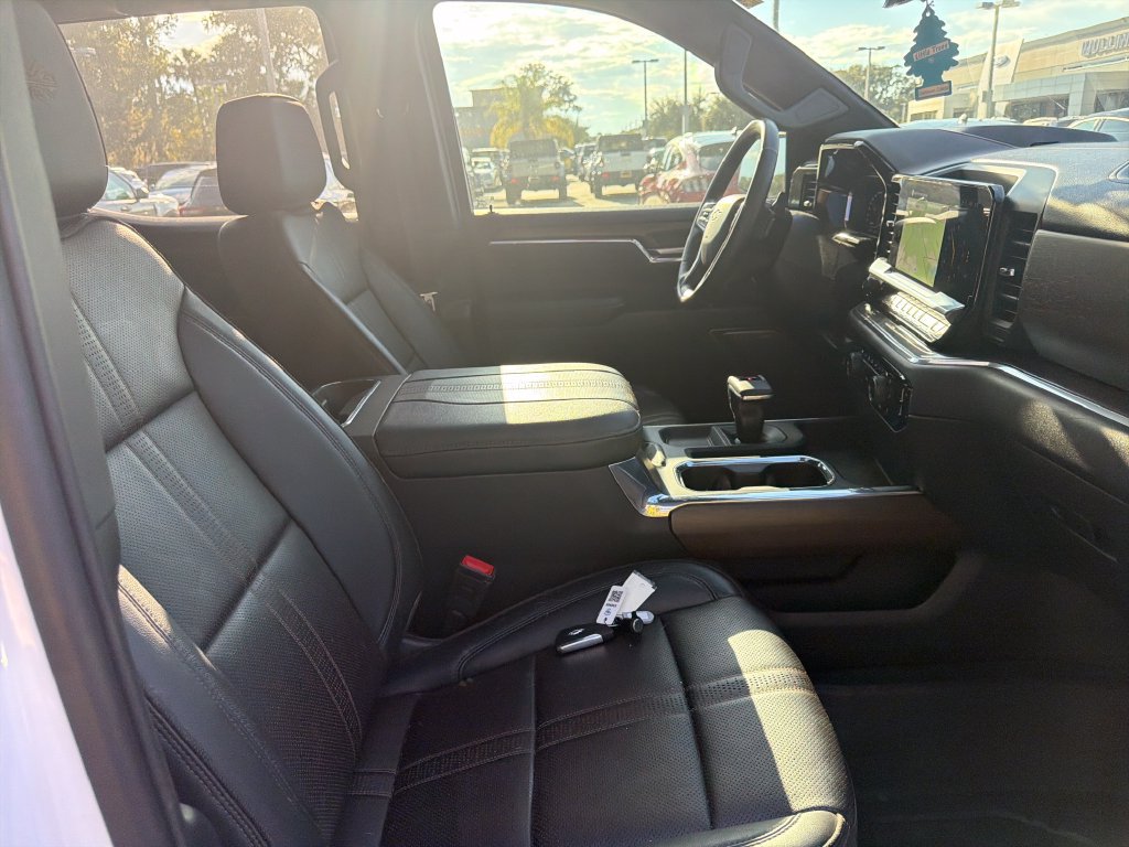Used 2024 Chevrolet Silverado 1500 High Country w/ High Country Premium Package AWD/4WD image 29