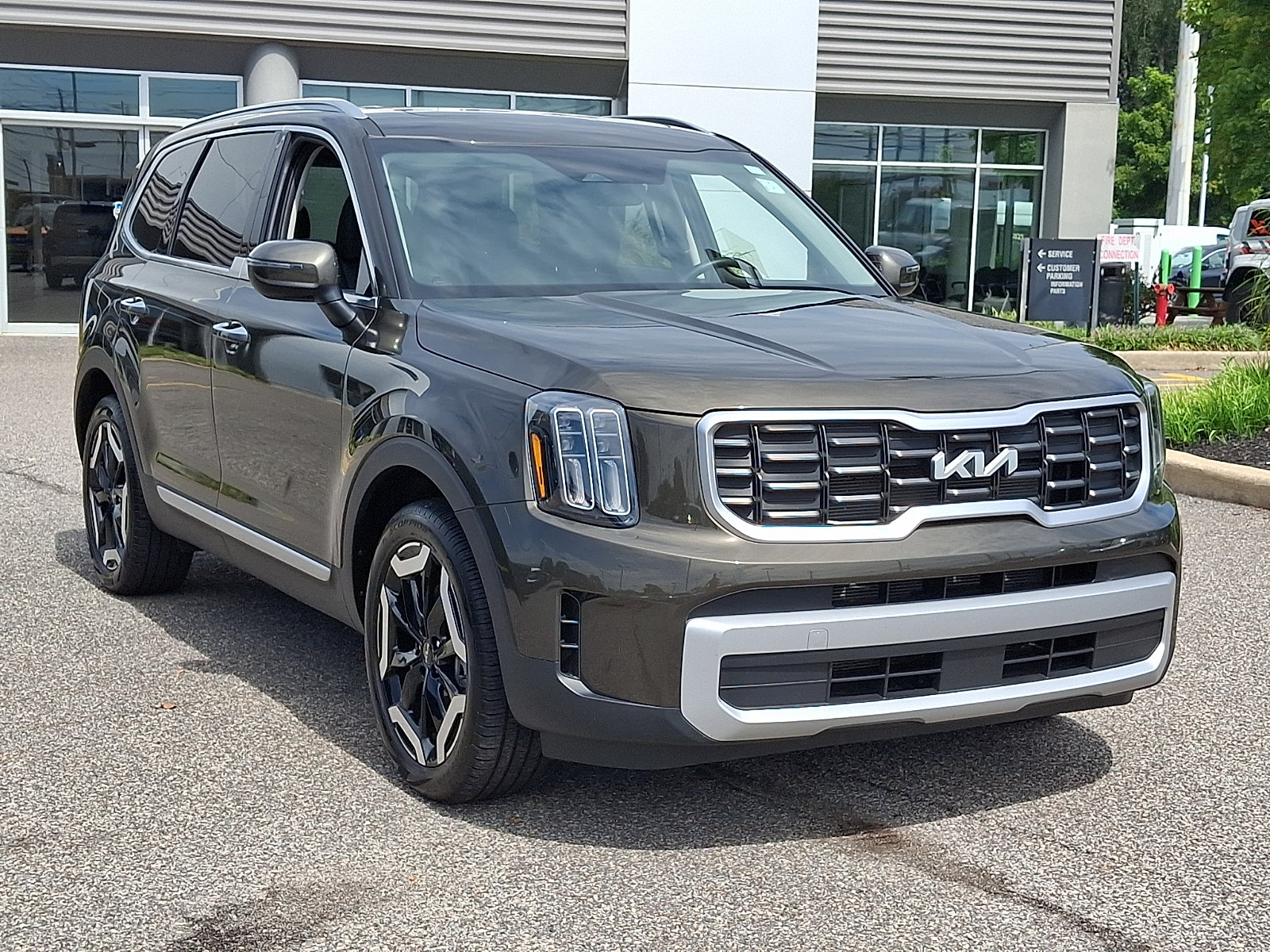 Used 2025 Kia Telluride S AWD/4WD image 2