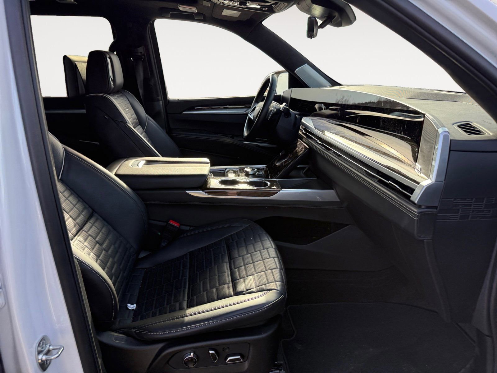 Used 2025 Cadillac Escalade ESV Sport Platinum w/ LPO, Floor Liner Package image 15
