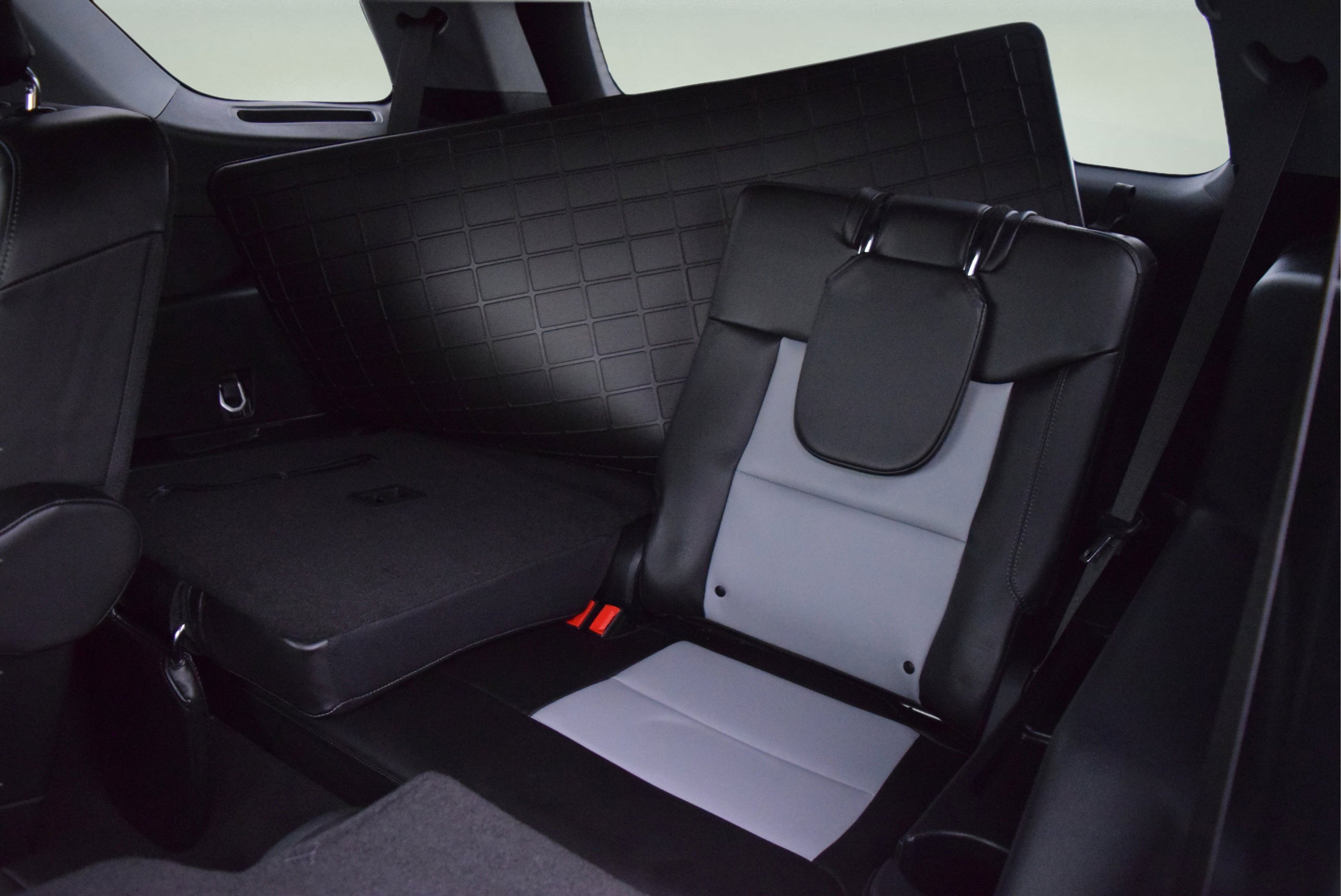 Certified 2023 Ford Explorer XLT w/ Equipment Group 202A image 9