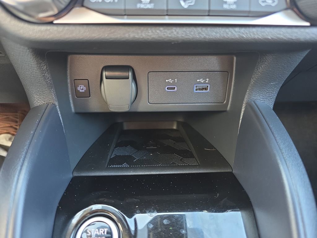 Used 2024 Nissan Versa SR w/ Trunk Package image 29