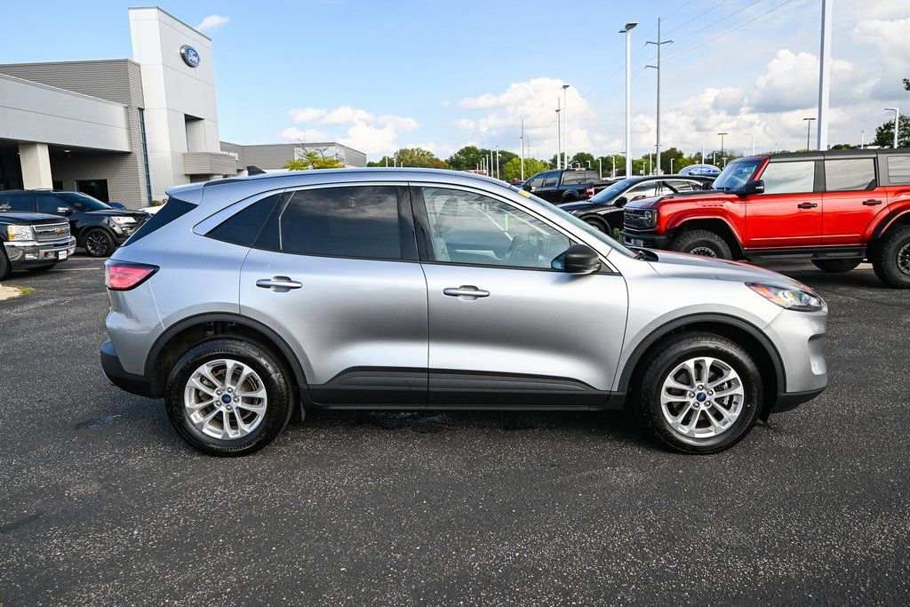 Certified 2022 Ford Escape SE image 9