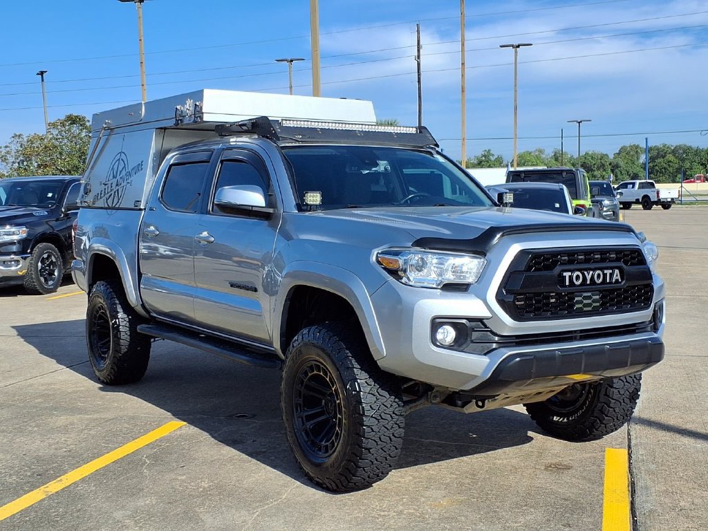 Used 2022 Toyota Tacoma SR5 w/ Technology Package AWD/4WD image 7