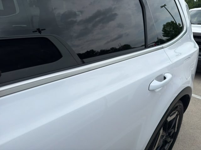 Used 2024 Kia Telluride EX w/ EX Captain's Chair Package AWD/4WD image 4