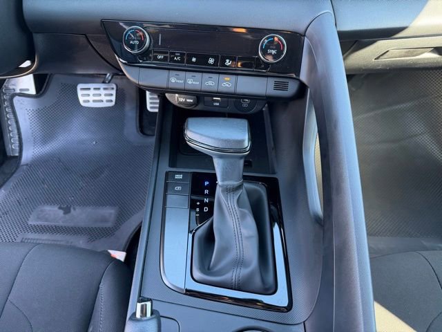 Used 2025 Hyundai Elantra Sport image 17