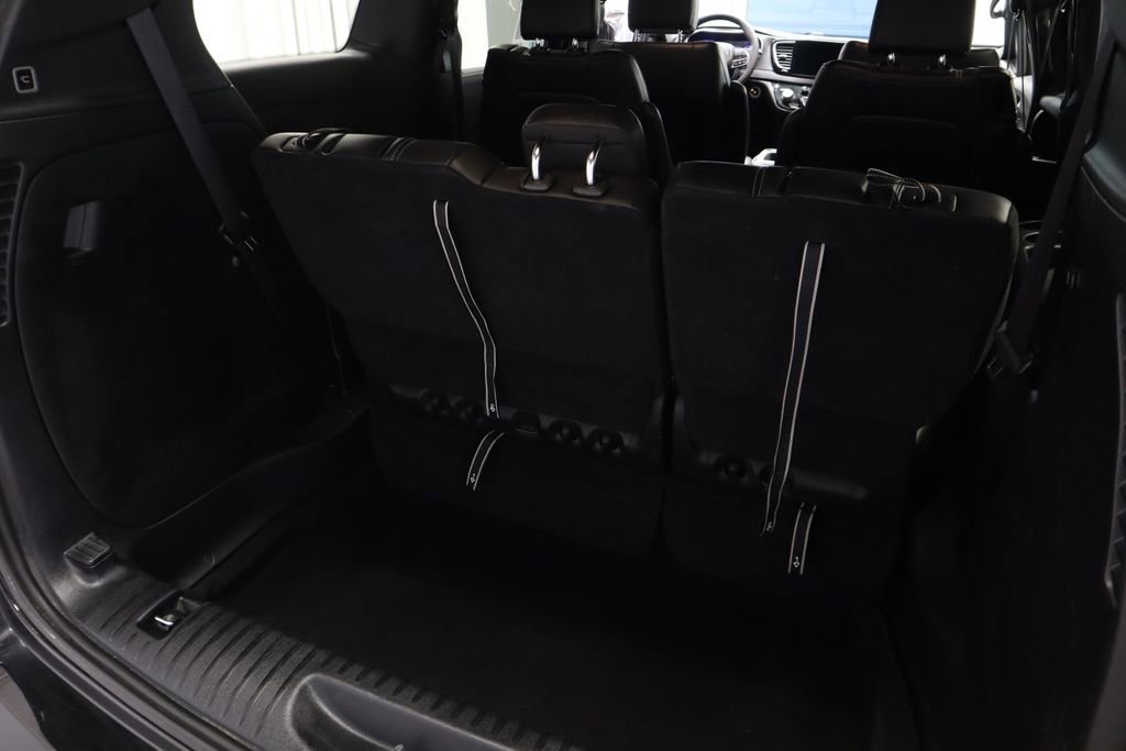 Used 2025 Chrysler Pacifica Select image 16