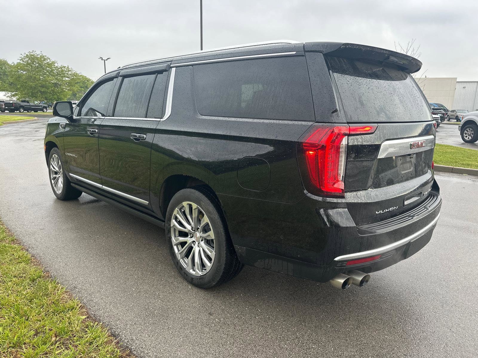 Used 2024 GMC Yukon XL Denali w/ Denali Reserve Package AWD/4WD image 10