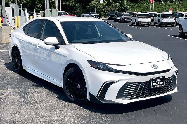 Used 2025 Toyota Camry SE w/ Convenience Package FWD image 2