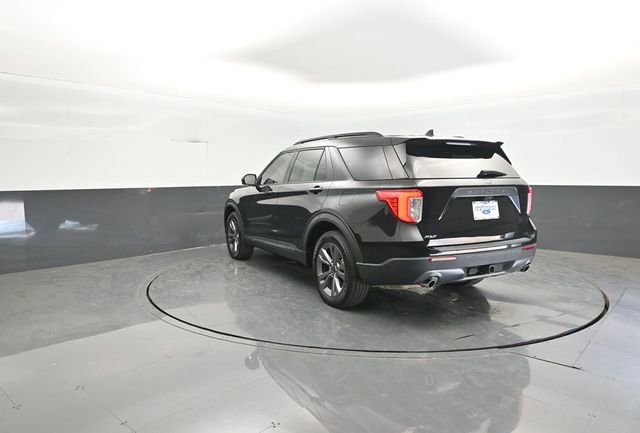 Certified 2022 Ford Explorer XLT w/ Equipment Group 202A AWD/4WD image 5