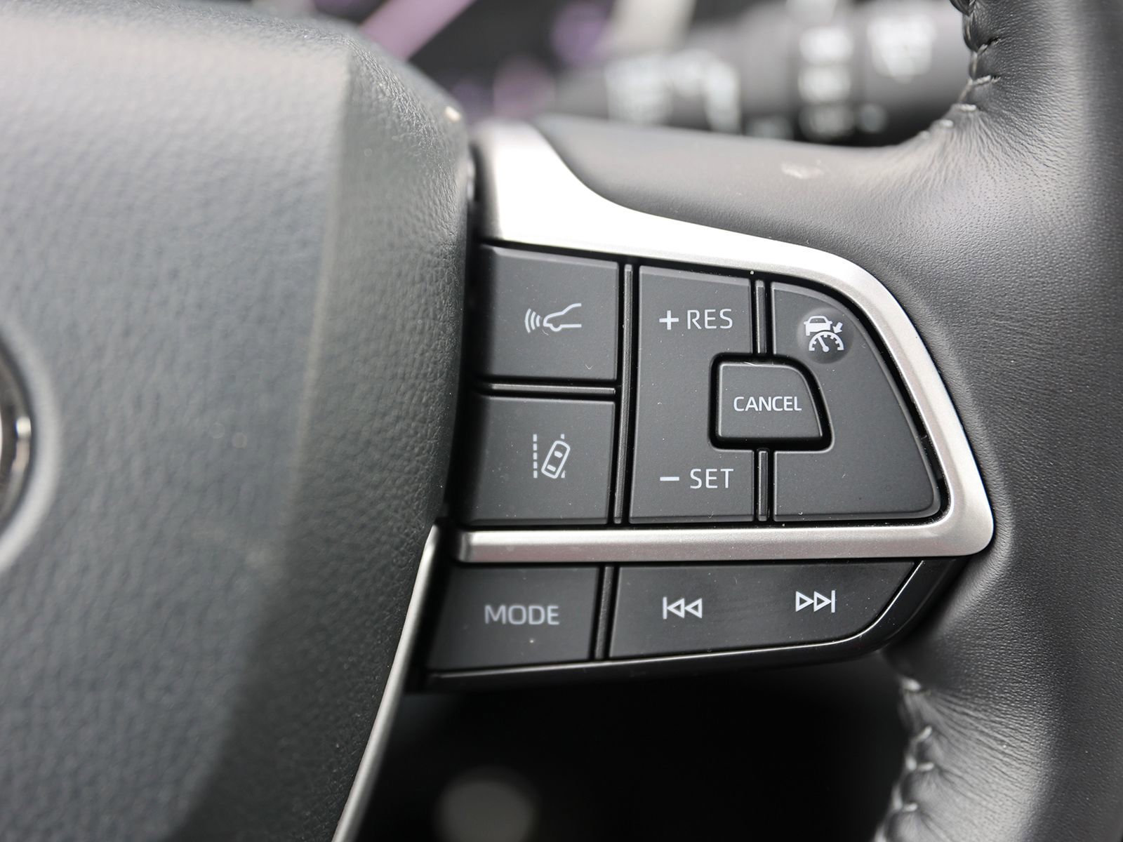 Used 2023 Toyota Highlander XLE AWD/4WD image 42