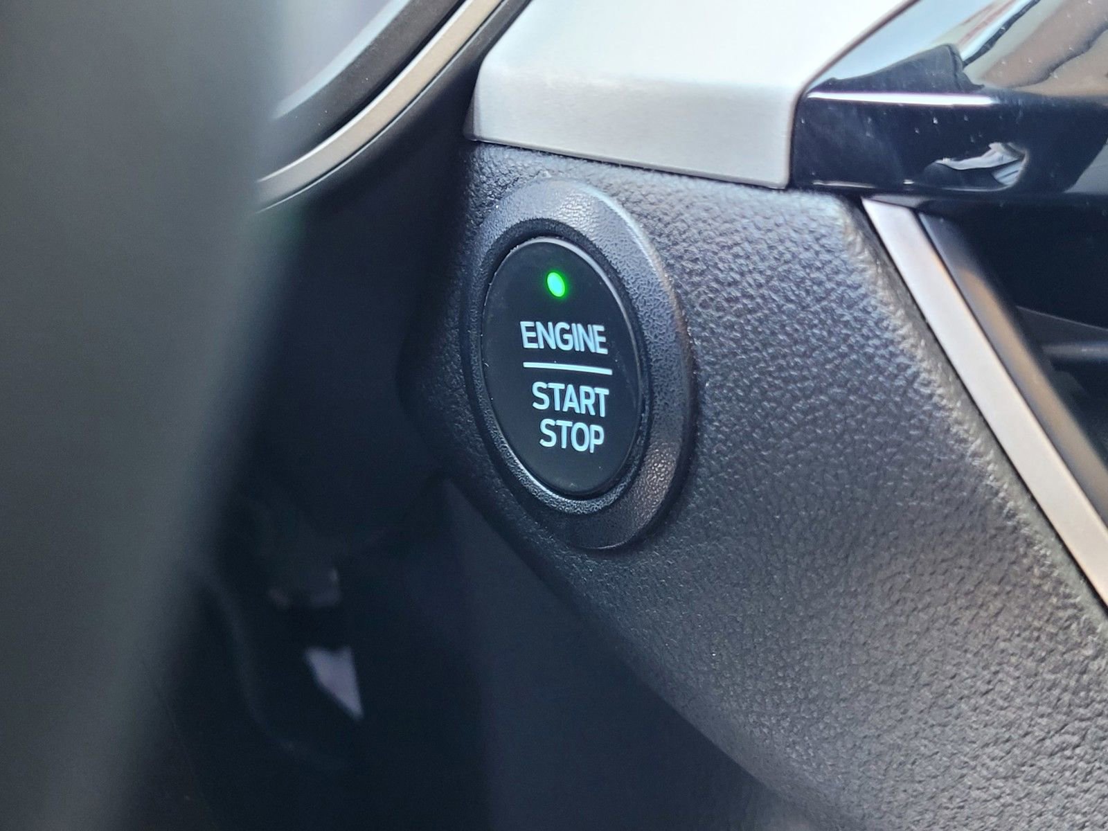 Certified 2021 Ford Escape SE w/ SE Sport Appearance Package FWD image 25
