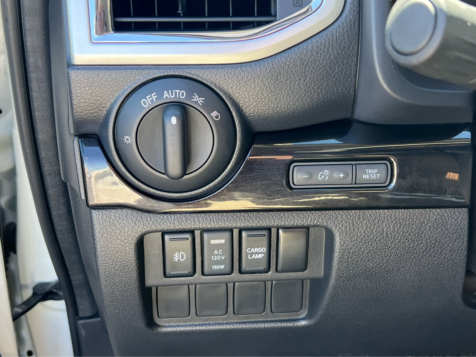 Used 2017 Nissan Titan SV image 31