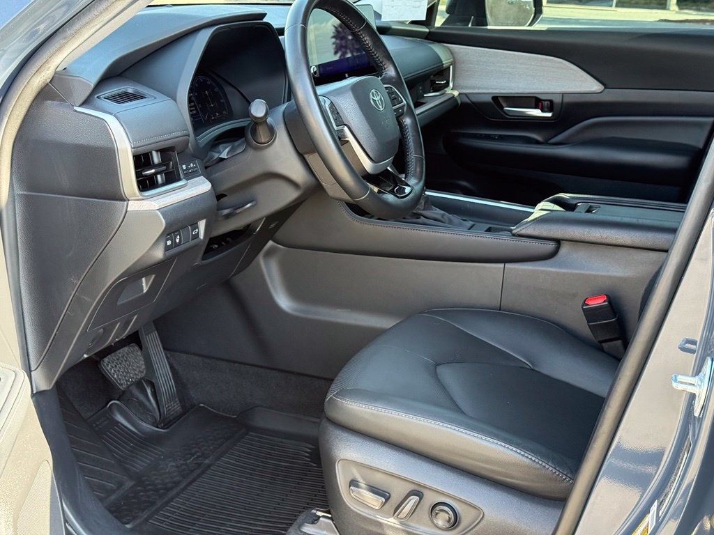 Used 2024 Toyota Grand Highlander AWD image 6