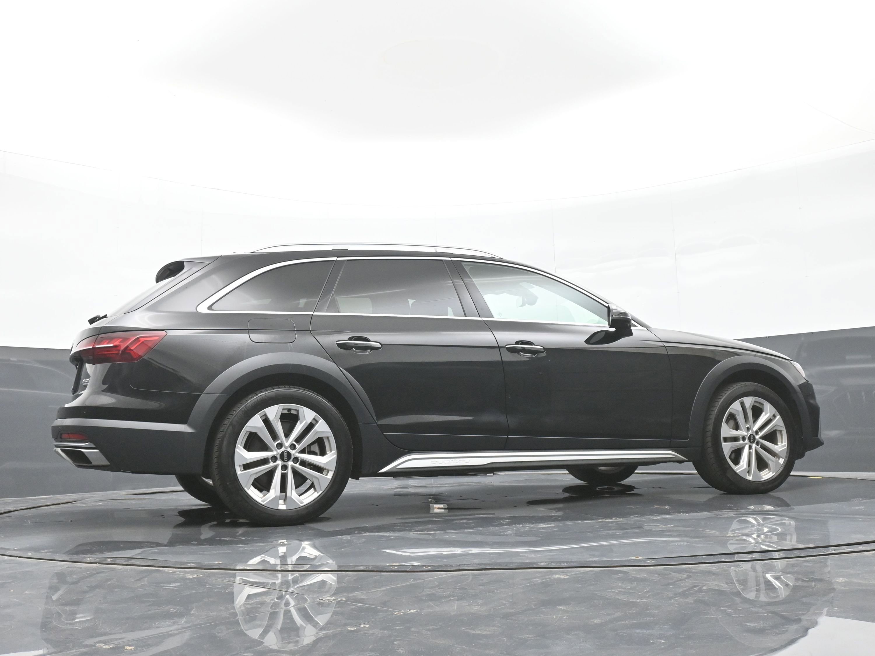 Used 2023 Audi A4 2.0T allroad Premium Plus w/ Premium Plus Package AWD/4WD image 38