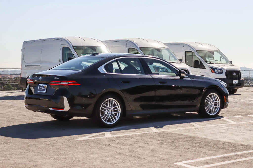 Used 2025 BMW 530i RWD image 4