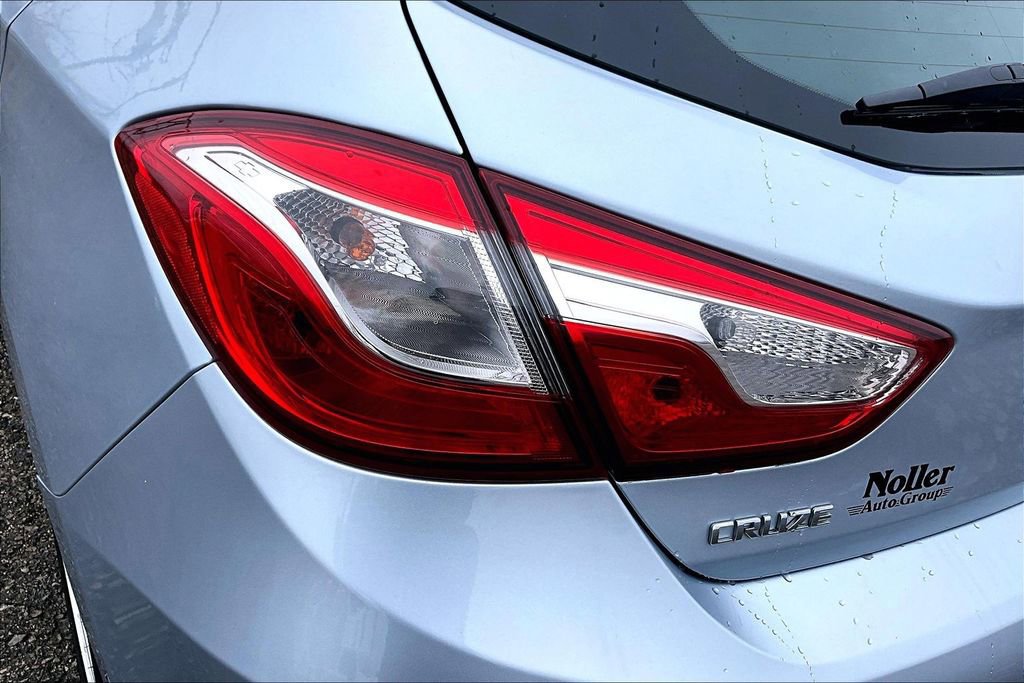 Used 2017 Chevrolet Cruze LT w/ Convenience Package image 30