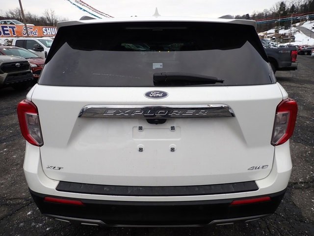 Certified 2022 Ford Explorer XLT w/ Equipment Group 202A image 3