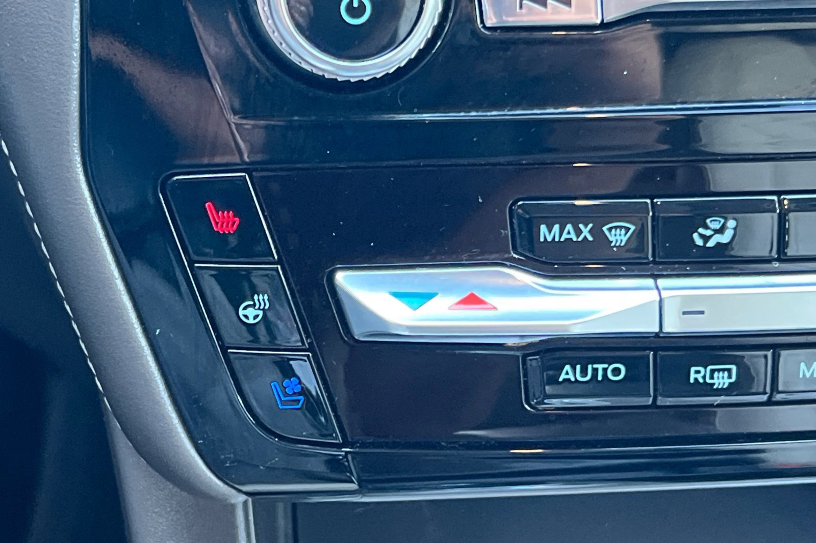 Certified 2022 Ford Explorer Platinum w/ Equipment Group 601A image 30