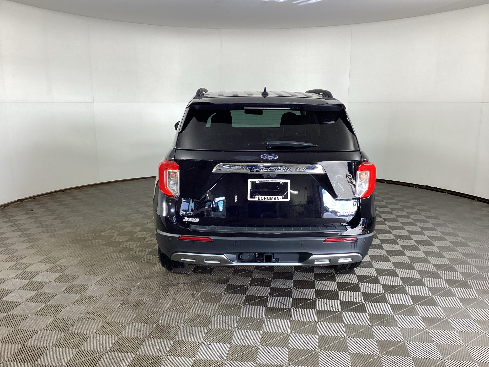 Certified 2024 Ford Explorer XLT w/ Equipment Group 202A AWD/4WD image 3