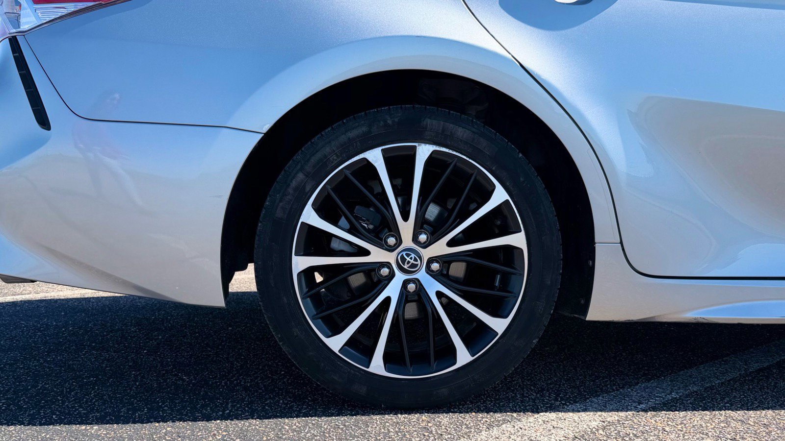 Used 2020 Toyota Camry SE FWD image 16