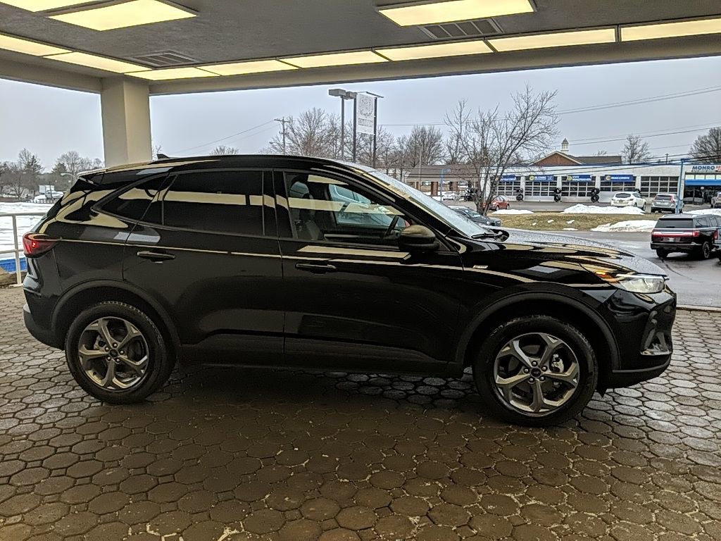 Certified 2025 Ford Escape ST-Line w/ Cold Weather Package image 4