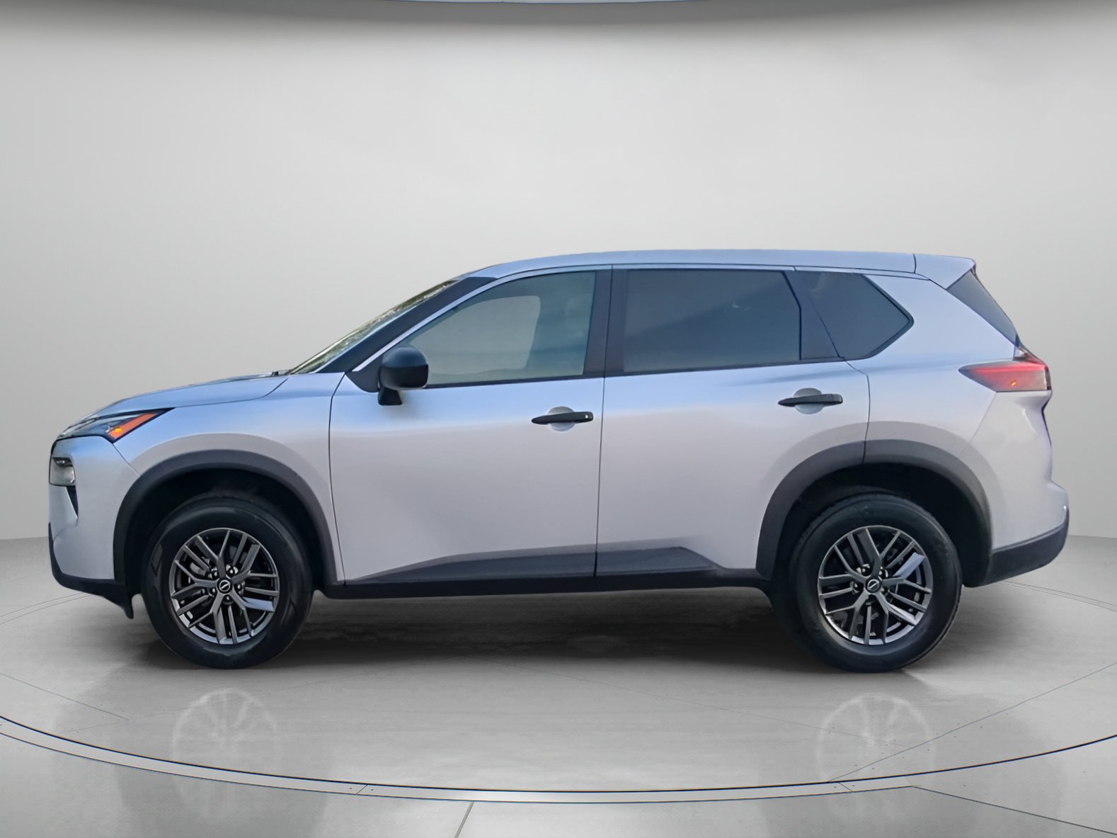 Used 2024 Nissan Rogue S FWD image 16