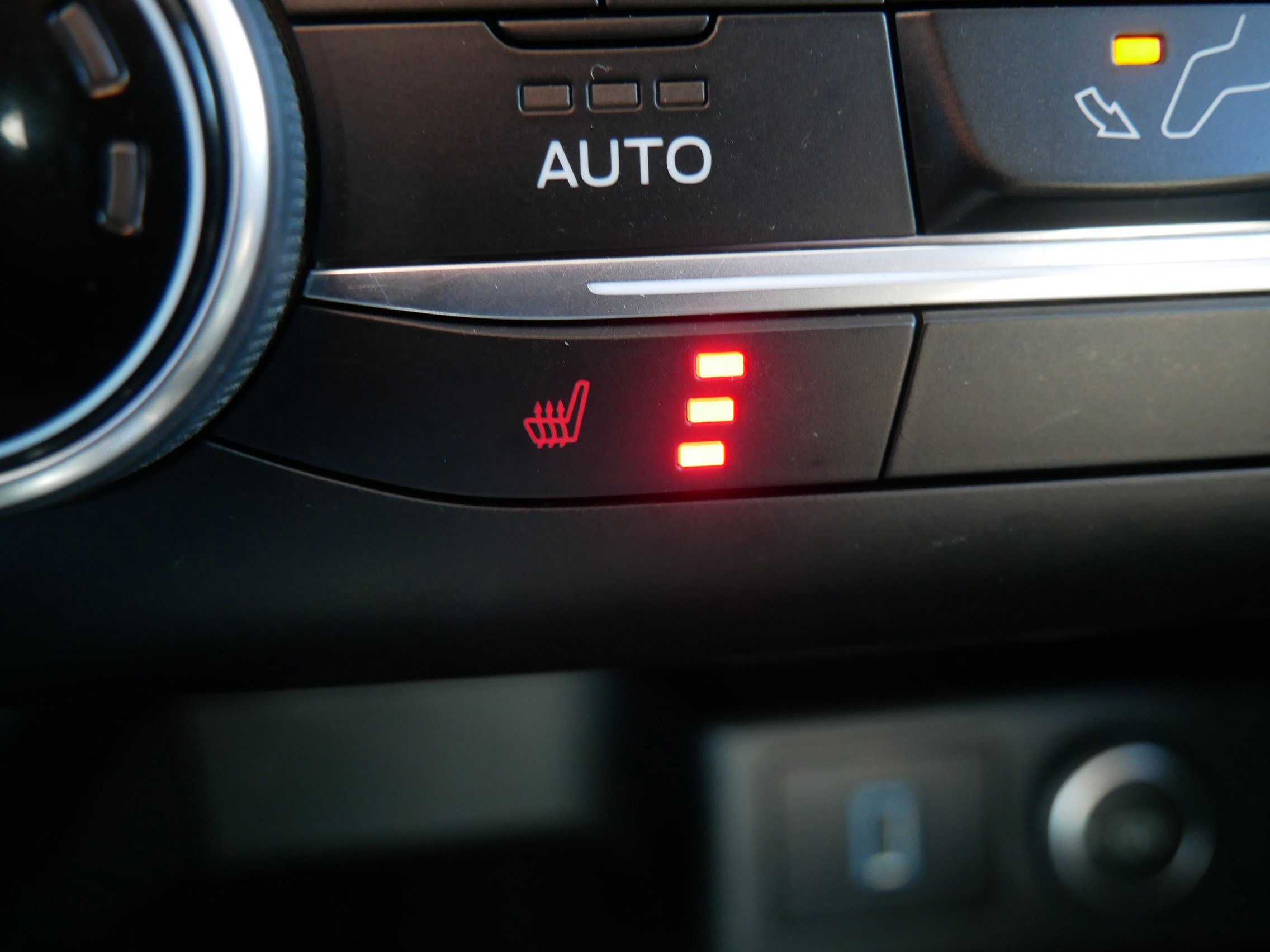 Certified 2020 Ford Escape SE image 33