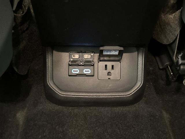 Used 2023 Toyota Highlander L image 30